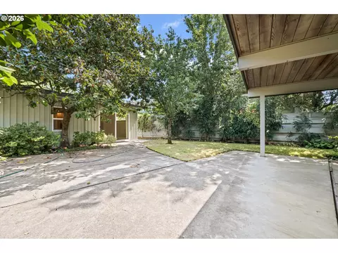 2255 Alder St, Eugene, OR 97405 photo 8