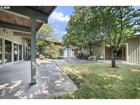 2255 Alder St, Eugene, OR 97405 photo 6