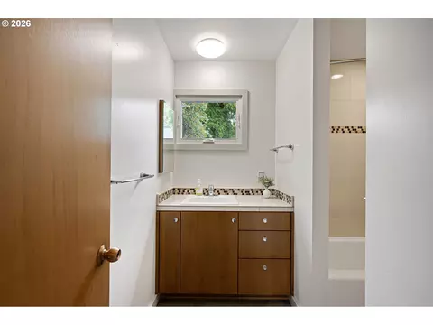2255 Alder St, Eugene, OR 97405 photo 39