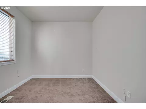 Bedroom - 812 N 27th Ave, Cornelius, OR 97113 photo 1 of 10