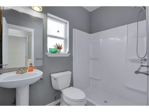 Bath - 812 N 27th Ave, Cornelius, OR 97113 photo 1 of 4