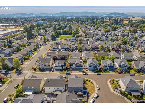 View/Area - 812 N 27th Ave, Cornelius, OR 97113 photo 3 of 3