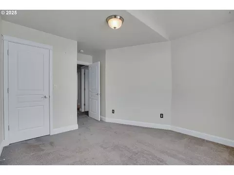 Bedroom - 812 N 27th Ave, Cornelius, OR 97113 photo 9 of 10
