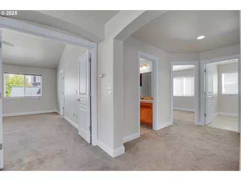 Entry Way - 812 N 27th Ave, Cornelius, OR 97113 photo 3 of 4