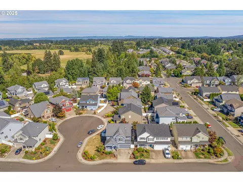 View/Area - 812 N 27th Ave, Cornelius, OR 97113 photo 1 of 3