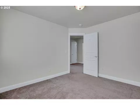 Bedroom - 812 N 27th Ave, Cornelius, OR 97113 photo 10 of 10