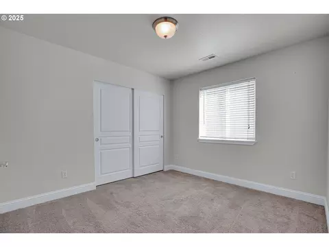 Bedroom - 812 N 27th Ave, Cornelius, OR 97113 photo 6 of 10