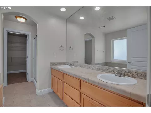 Bath - 812 N 27th Ave, Cornelius, OR 97113 photo 2 of 4