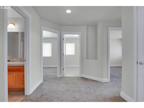 Entry Way - 812 N 27th Ave, Cornelius, OR 97113 photo 4 of 4