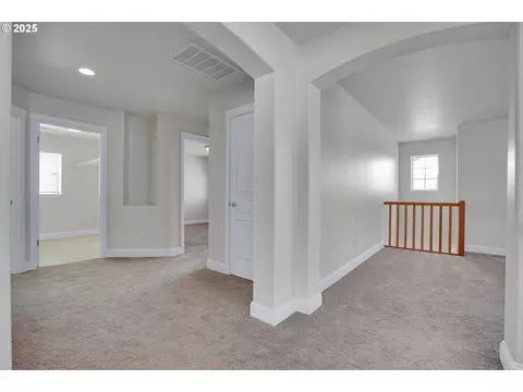 Entry Way - 812 N 27th Ave, Cornelius, OR 97113 photo 2 of 4