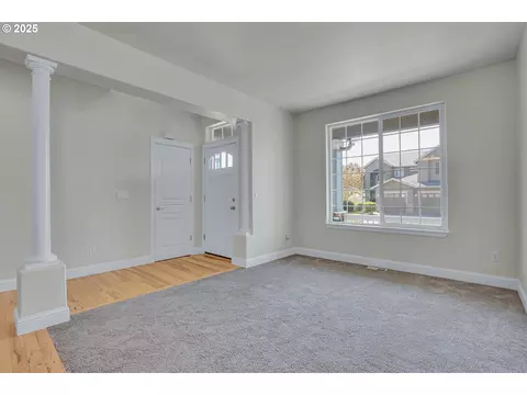 Living - 812 N 27th Ave, Cornelius, OR 97113 photo 2 of 7