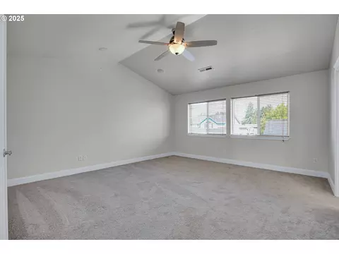 Bedroom - 812 N 27th Ave, Cornelius, OR 97113 photo 2 of 10