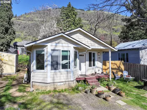 318 E Steuben St, Bingen, WA 98605