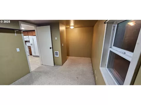 Bedroom - 420 W D Ave, Drain, OR 97435 photo 3 of 3