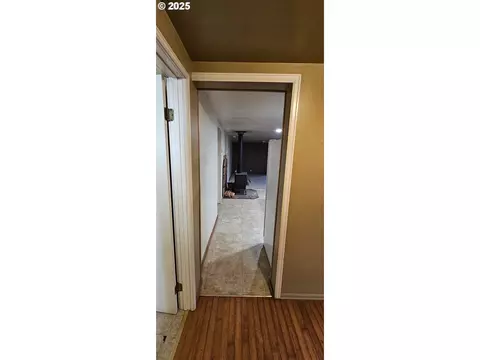 Entry Way - 420 W D Ave, Drain, OR 97435 photo 1 of 1