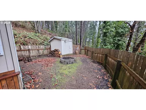 Exterior - 420 W D Ave, Drain, OR 97435 photo 1 of 2