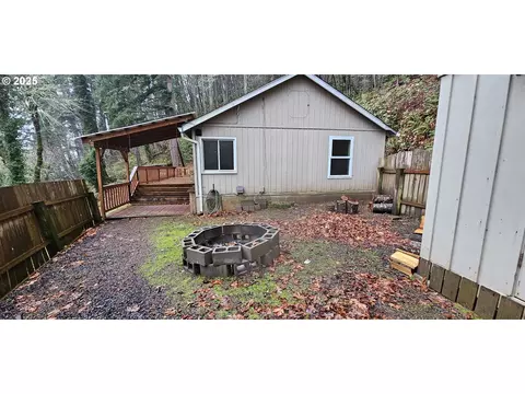 Exterior - 420 W D Ave, Drain, OR 97435 photo 2 of 2