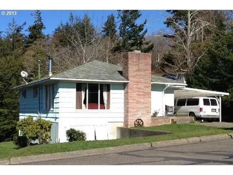 910 State St, North Bend, OR 97459 photo 1