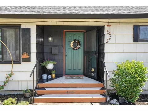406 S Meridian St, Newberg, OR 97132