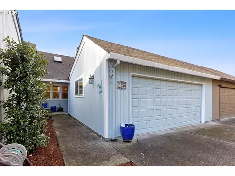 1120 NW Shadywood St, Mcminnville, OR 97128