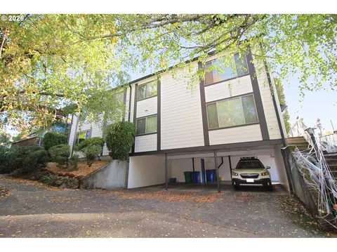 2903 SE Pine St, Portland, OR 97214