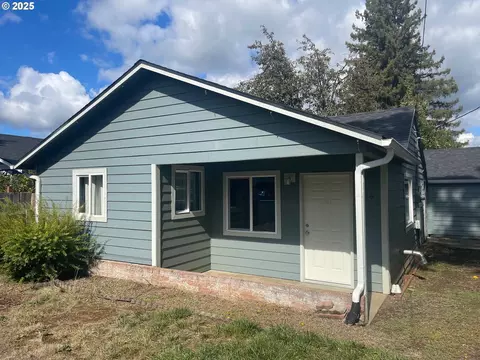 1716 Adams Ave, Cottage Grove, OR 97424