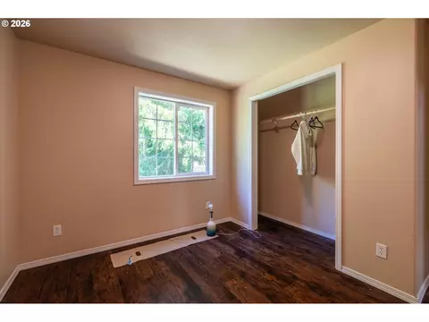 Bedroom - 93845 Upper Loop Rd, Coos Bay, OR 97420 photo 5 of 9