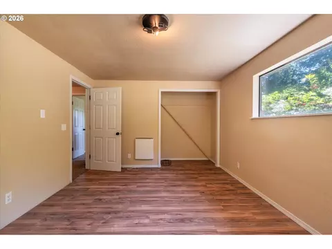 Bedroom - 93845 Upper Loop Rd, Coos Bay, OR 97420 photo 6 of 9