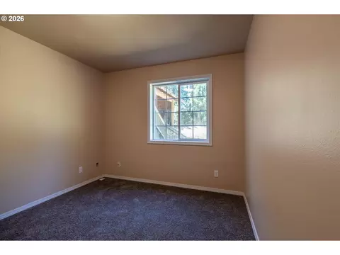 Bedroom - 93845 Upper Loop Rd, Coos Bay, OR 97420 photo 4 of 9