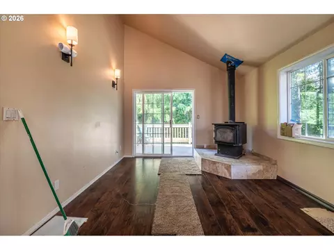 Living - 93845 Upper Loop Rd, Coos Bay, OR 97420 photo 2 of 9