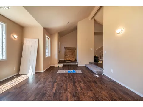 Living - 93845 Upper Loop Rd, Coos Bay, OR 97420 photo 5 of 9