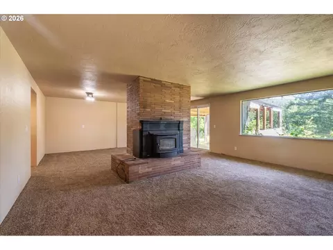 Living - 93845 Upper Loop Rd, Coos Bay, OR 97420 photo 7 of 9