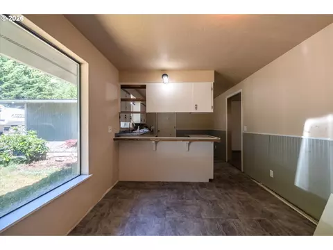 Living - 93845 Upper Loop Rd, Coos Bay, OR 97420 photo 9 of 9