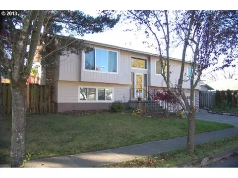 1475 SE Cochran Dr, Gresham, OR 97080 photo 1