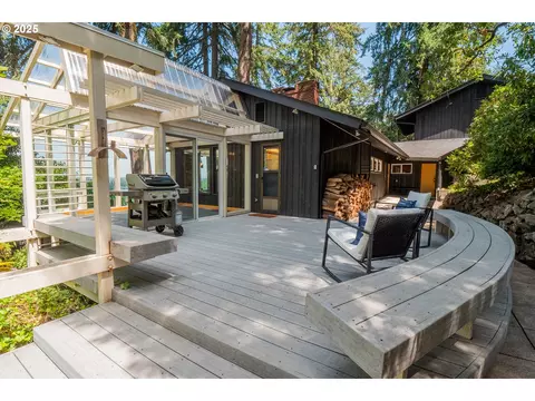 Exterior - 275 Sunset Dr, Eugene, OR 97403 photo 5 of 12