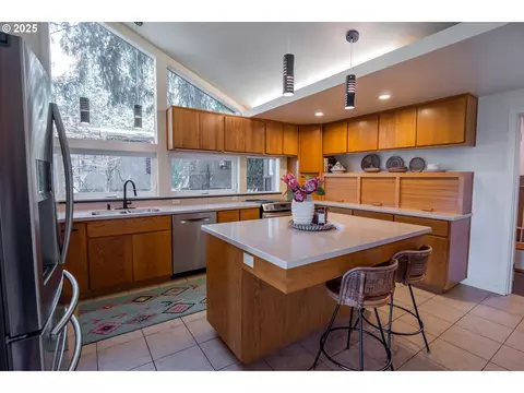 Kitchen - 275 Sunset Dr, Eugene, OR 97403 photo 6 of 6