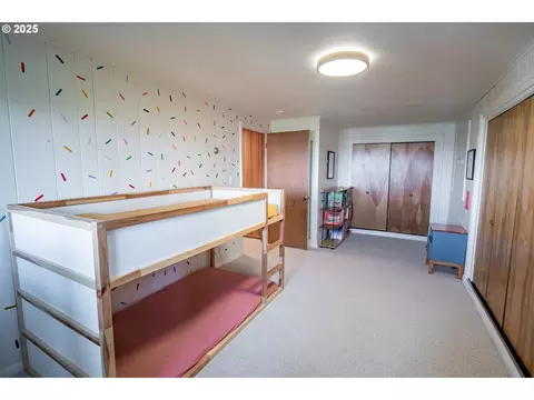 Bedroom - 275 Sunset Dr, Eugene, OR 97403 photo 5 of 5