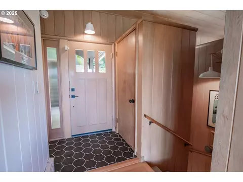 Entry Way - 275 Sunset Dr, Eugene, OR 97403 photo 1 of 1