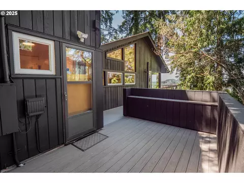 Exterior - 275 Sunset Dr, Eugene, OR 97403 photo 8 of 12