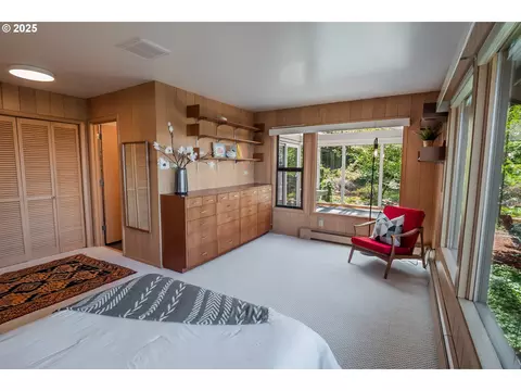 Bedroom - 275 Sunset Dr, Eugene, OR 97403 photo 2 of 5