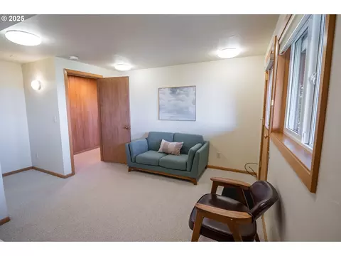 Other - 275 Sunset Dr, Eugene, OR 97403 photo 2 of 10