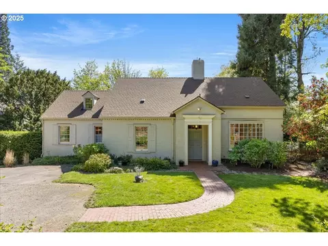 3740 SW Greenleaf Dr, Portland, OR 97221