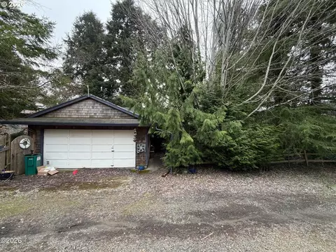 119 S Lagoon St, Rockaway Beach, OR 97136