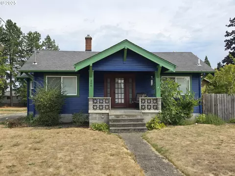 206 N James St, Silverton, OR 97381