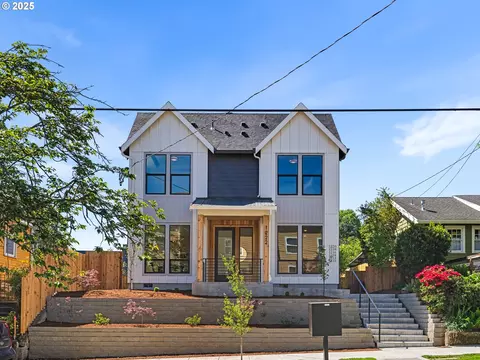 1220 SE Center St #2, Portland, OR 97202