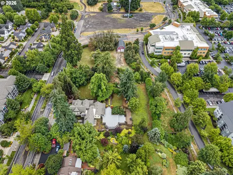 292 S Garden Way, Eugene, OR 97401 photo 8