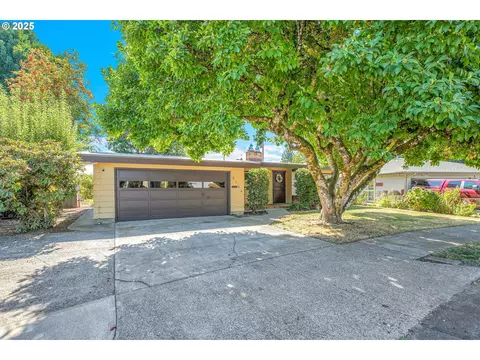 2750 Maywood Dr, Forest Grove, OR 97116