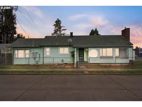630 E Harrison Ave, Cottage Grove, OR 97424