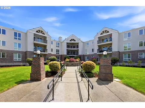 15510 NE Knott St #3, Portland, OR 97230