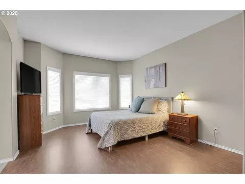 Bedroom - 620 Barbary Ct, Gladstone, OR 97027 photo 1 of 6